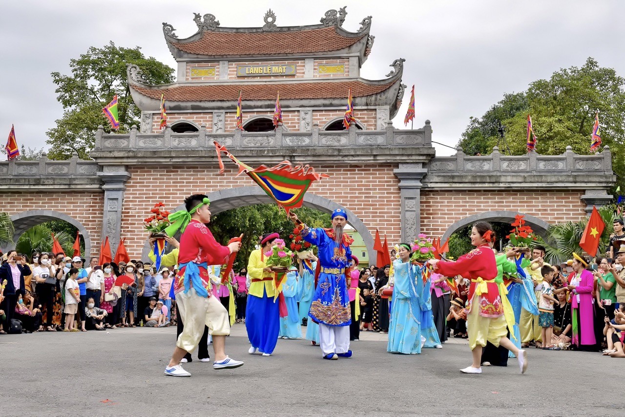 PHOTO: Múa dân vũ diệt Giảo Long trong lễ hội truyền thống đình làng Lệ Mật
