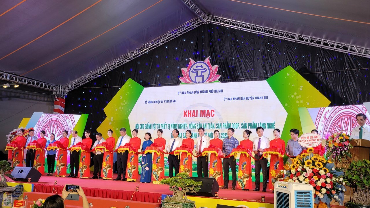 Khai mạc Hội chợ giống vật tư thiết bị nông sản an toàn, OCOP, sản phẩm làng nghề trên địa bàn Thành phố năm 2023