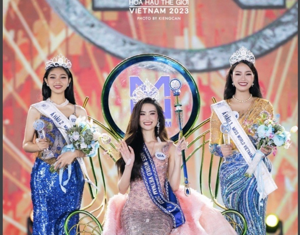 Đừng đặt quá nhiều sự tiêu biểu hay tính đại diện cho một hệ giá trị cộng đồng nào đó lên chiếc vương miện!