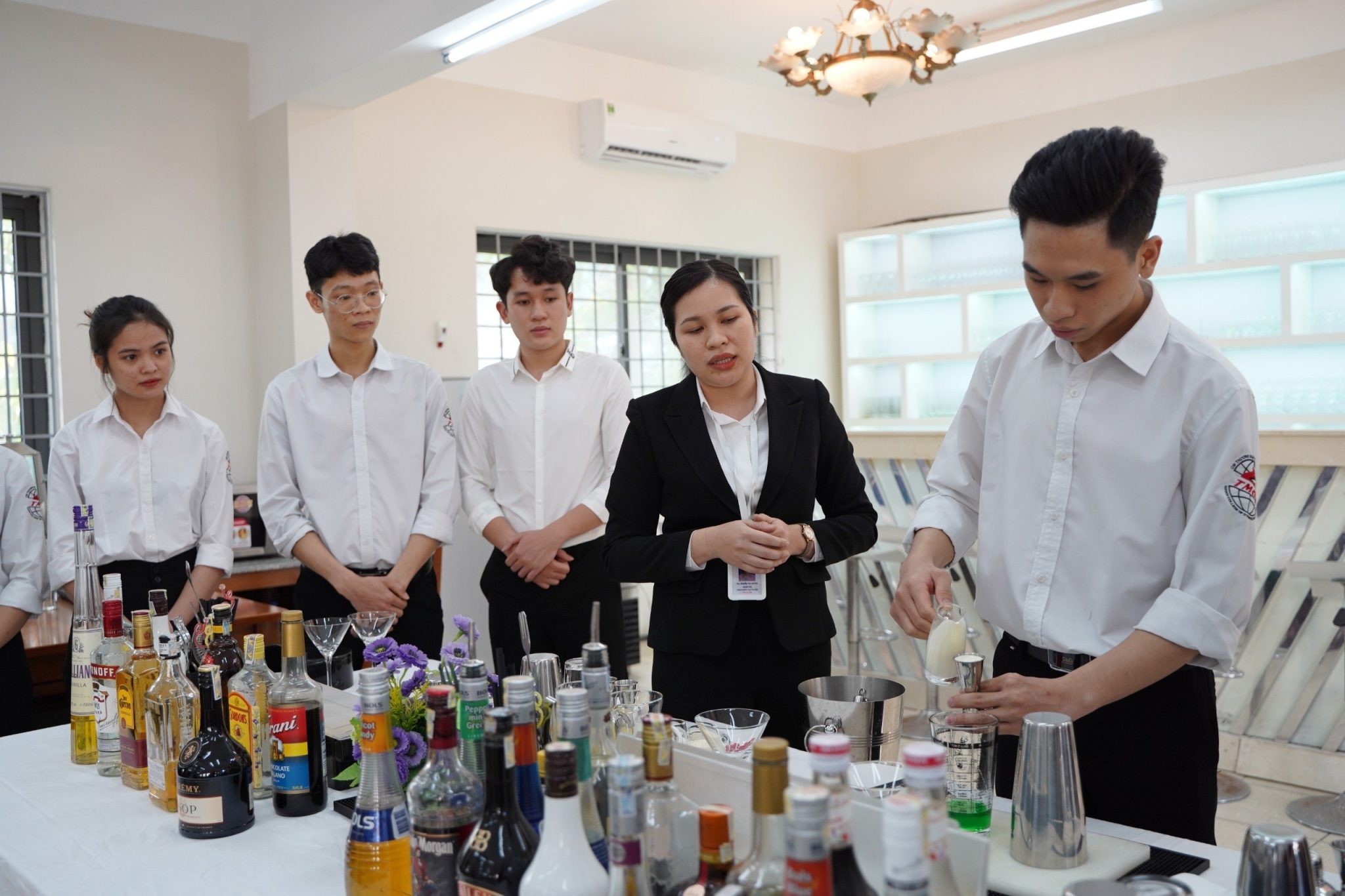 “Khát” nhân sự ngành Quản trị khách sạn, cơ hội vàng cho sinh viên Trường Cao đẳng Thương mại và Du lịch Hà Nội
