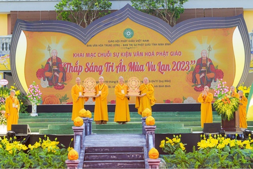 Lễ hội thắp sáng Tri ân nhân mùa Vu Lan báo hiếu 2023