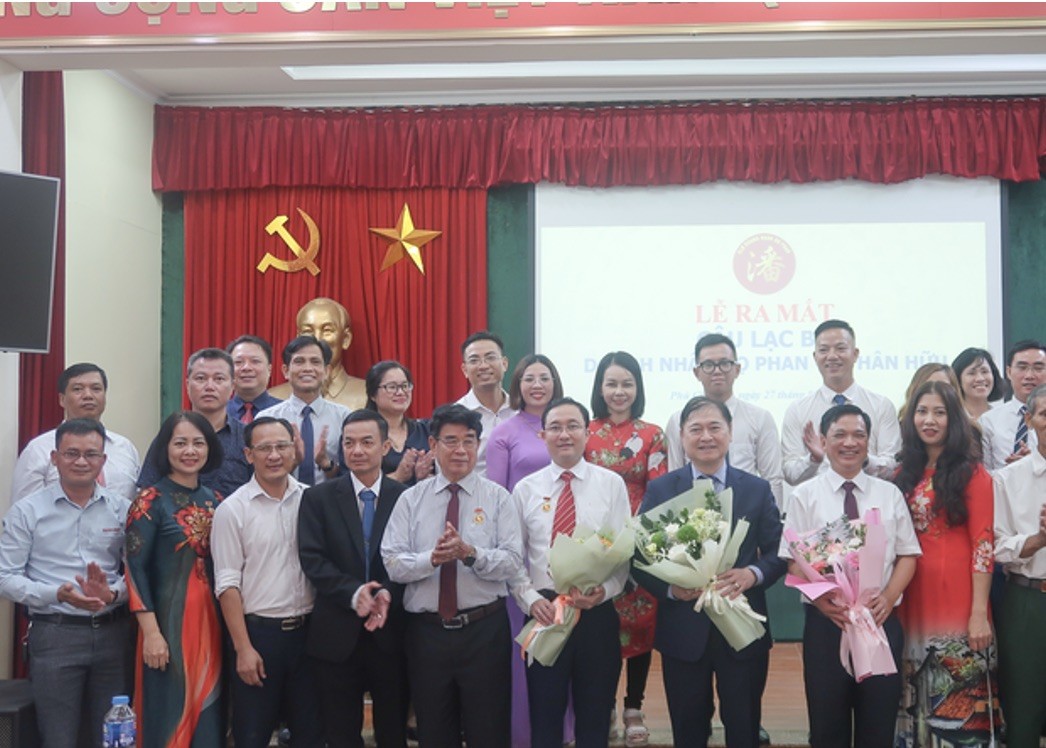 Tuyên dương học sinh xuất sắc tiêu biểu và ra mắt CLB Doanh nhân họ Phan và Thân hữu