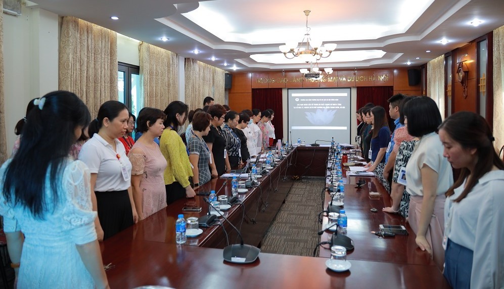Viên chức, người lao động và sinh viên trường HCCT tưởng niệm các nạn nhân trong vụ cháy Chung cư Mini tại Hà Nội