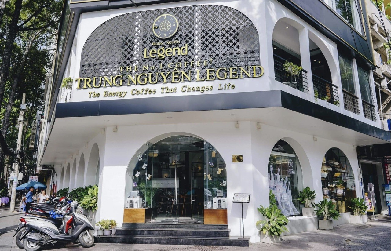 Trung Nguyên Legend vượt qua Highlands Coffee và Phúc Long trở thành chuỗi đồ uống uy tín nhất năm 2023