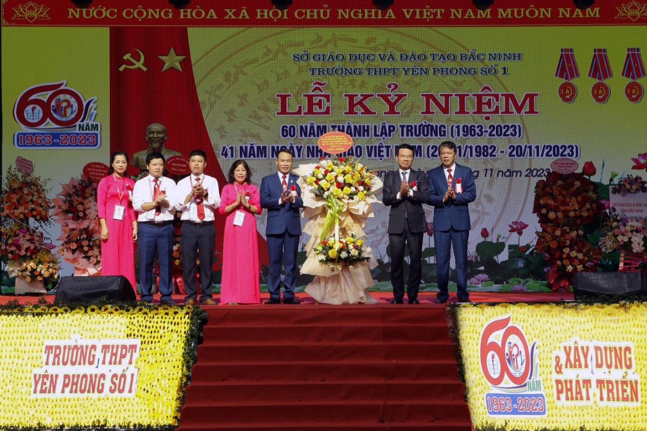 Bộ trưởng Nguyễn Mạnh Hùng: 'Muốn học tốt thì hãy hỏi nhiều hơn'