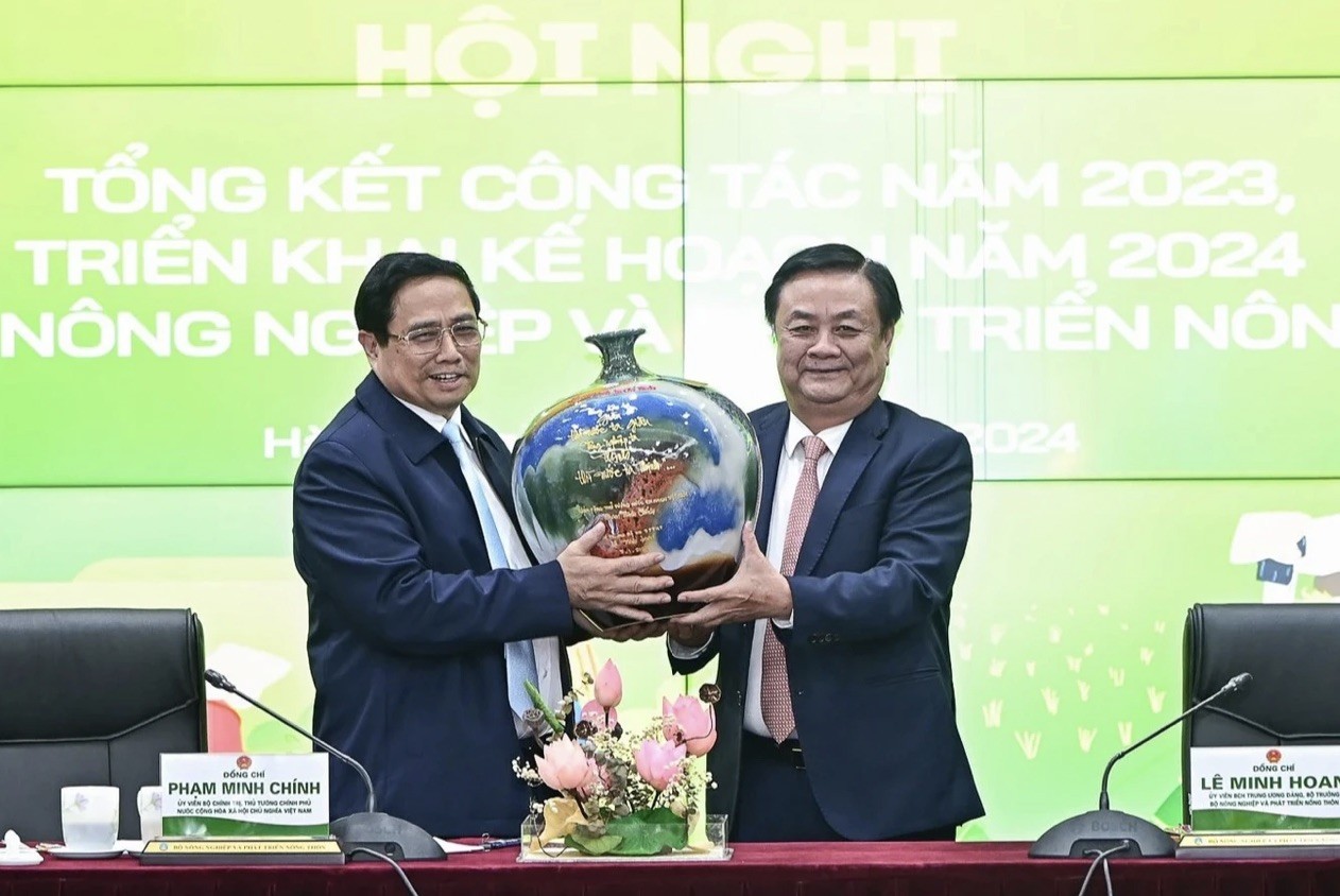 Món quà lưu niệm 'đặc biệt' Bộ trưởng Lê Minh Hoan tặng Thủ tướng Phạm Minh Chính