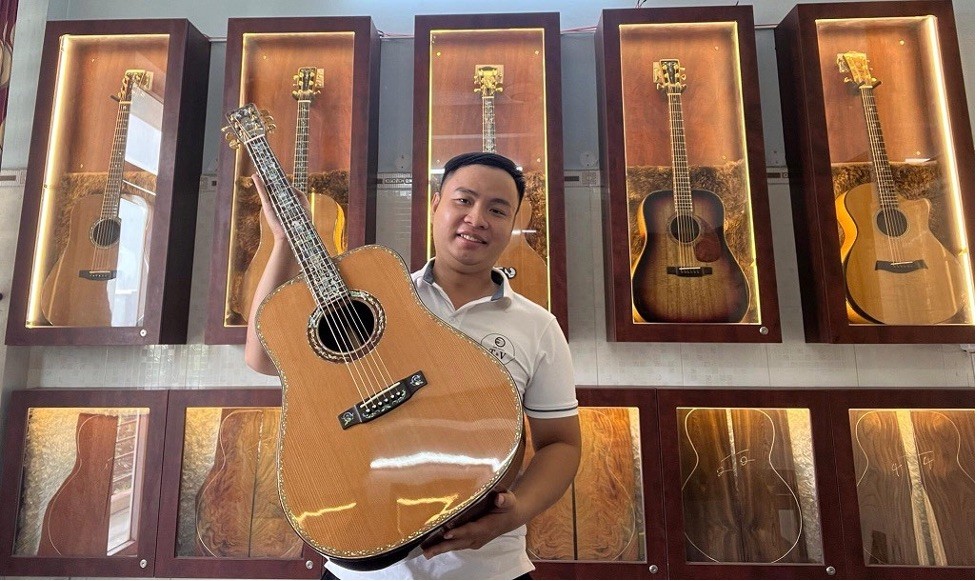 Tâm sự của "Vua" Guitar thủ công Việt Nam Trần Quang Vũ