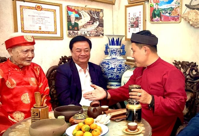 Người được Bộ trưởng mời xuống núi để làm thứ trà bán 1 tỷ đồng/kg