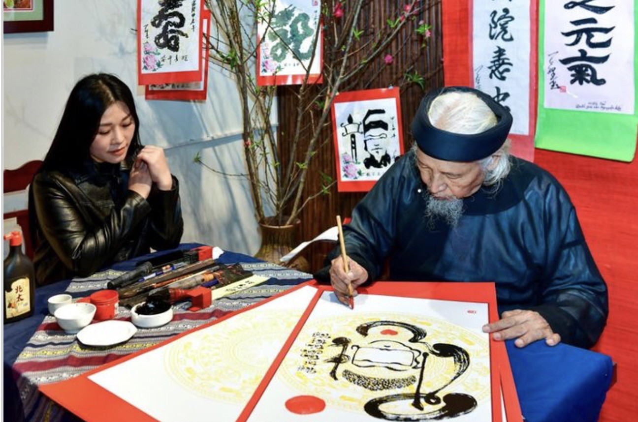 Cho chữ đầu Xuân - Lưu giữ nét đẹp văn hóa cùng Tạp chí Khoa học Phát triển Nông thôn Việt Nam