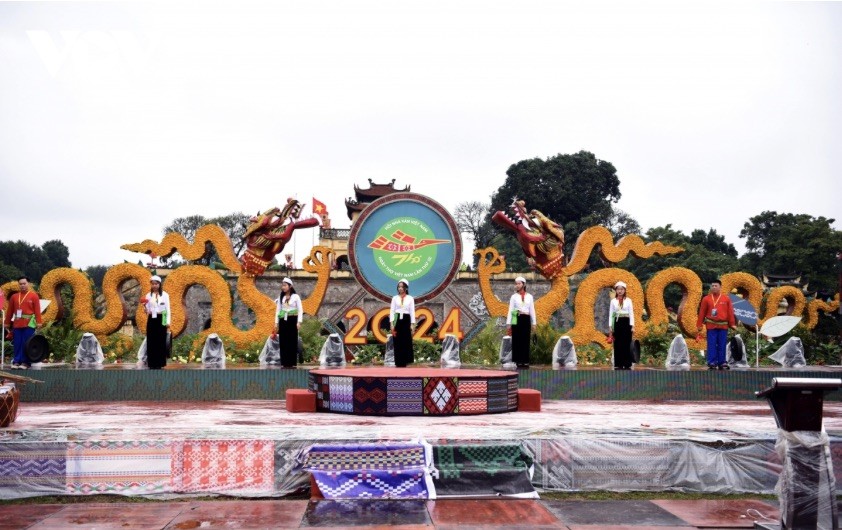 Ngẫm lại lịch sử ra đời đặc biệt của Ngày thơ Việt Nam