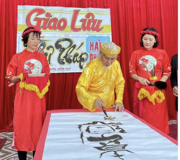 Nhà thư pháp Lê Thiên Lý chinh phục kỷ lục mới trong nghệ thuật thư pháp tại Việt Nam