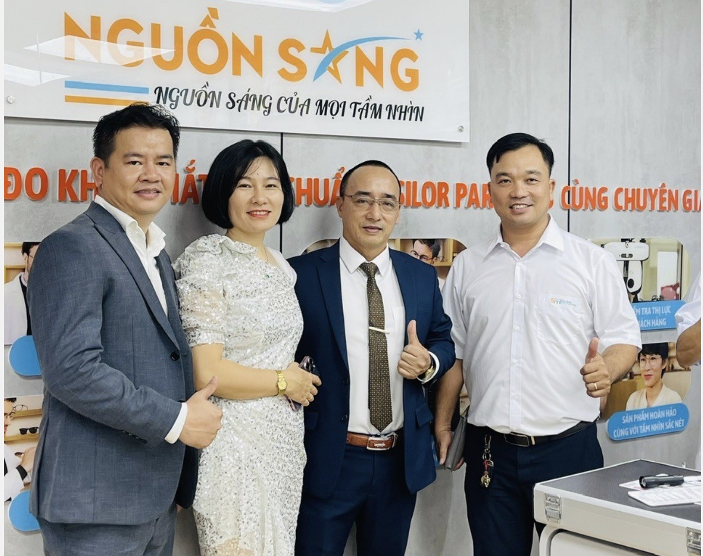 Hệ Thống Mắt Kính Nguồn Sáng là đối tác chiến lược với nhiều thương hiệu danh tiếng về kính mắt thế giới