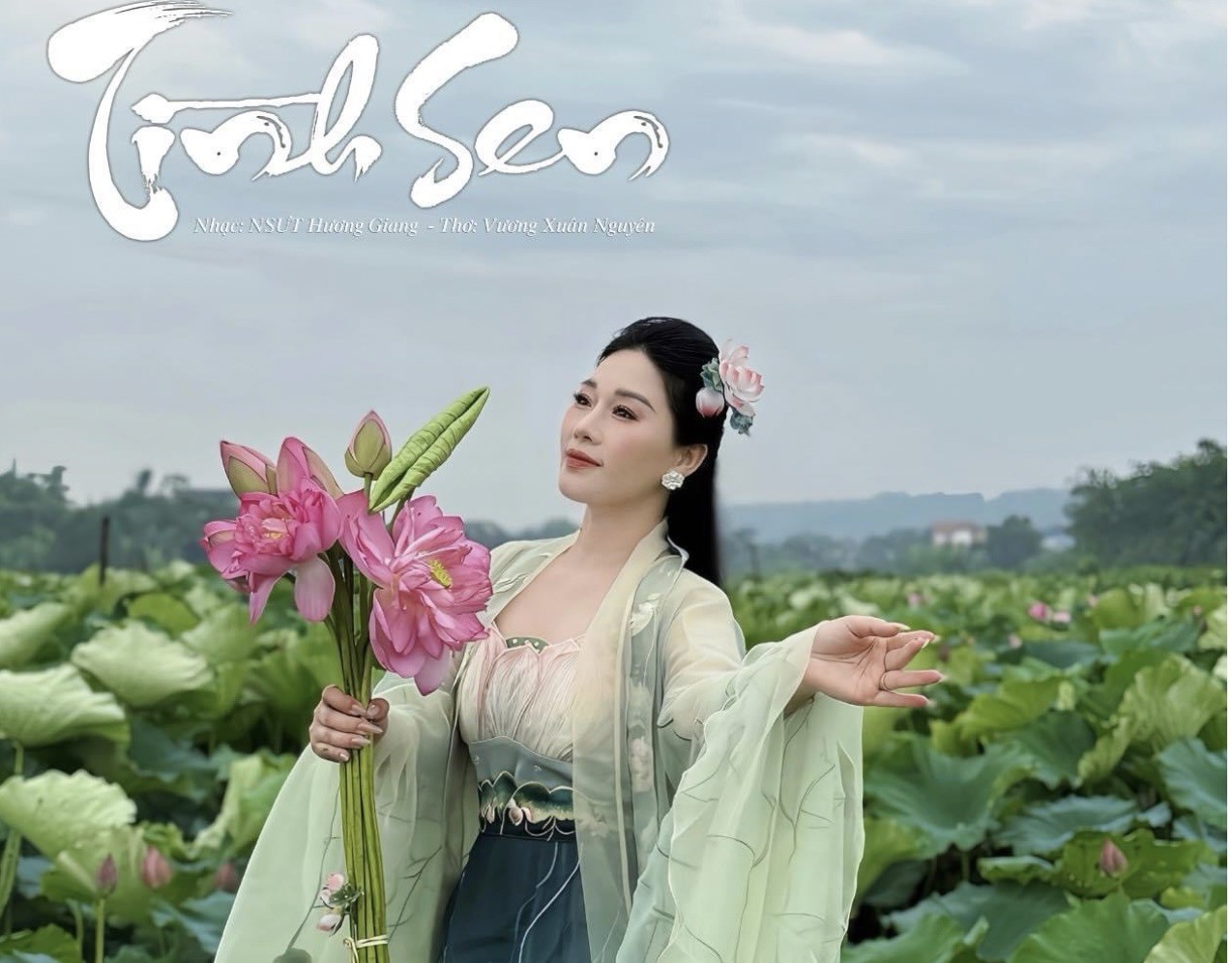 NSƯT Hương Giang lộng lẫy trong bộ ảnh "Tình Sen"