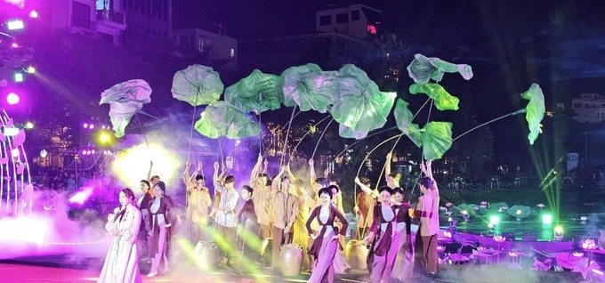 Khai mạc Lễ hội Sen Hà Nội 2024: Ra mắt "kiệt tác" tranh chân dung Bác Hồ