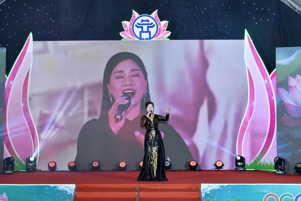 Ra mắt Viện Kinh tế, Văn hóa và Nghệ thuật: NSƯT Hương Giang gây ấn tượng với ca khúc Đất Nước