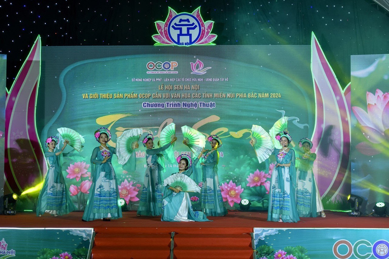 Ca khúc Sóng Đàn Hà Nội gây ấn tượng tại Lễ ra mắt Viện Kinh tế, Văn hóa và Nghệ thuật