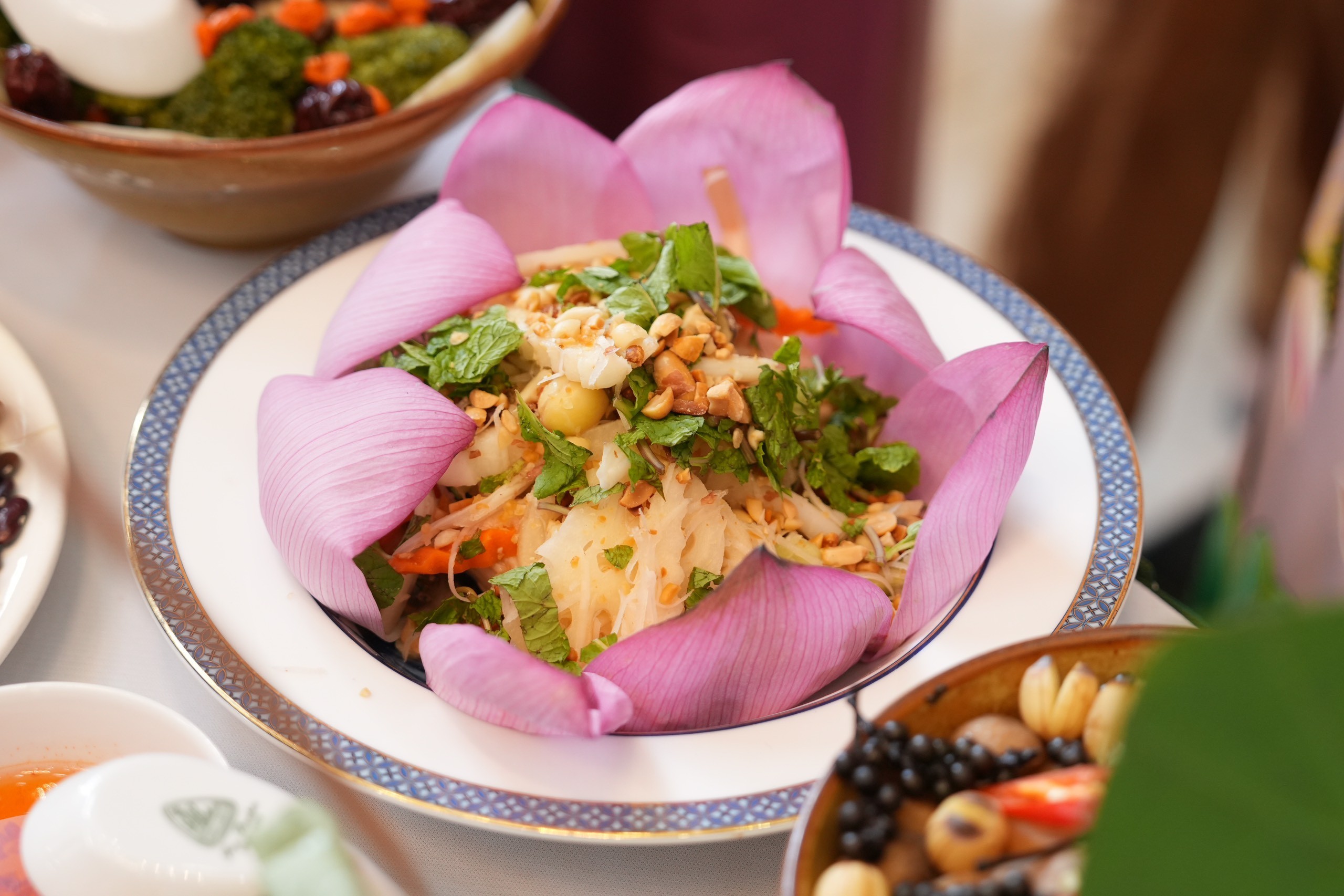 Nhà hàng Chay Đạo An giới thiệu những món ăn từ sen