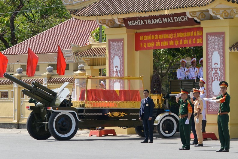 In pictures: People bid farewell to General Secretary Nguyen Phu Trong on the way to his final resting place