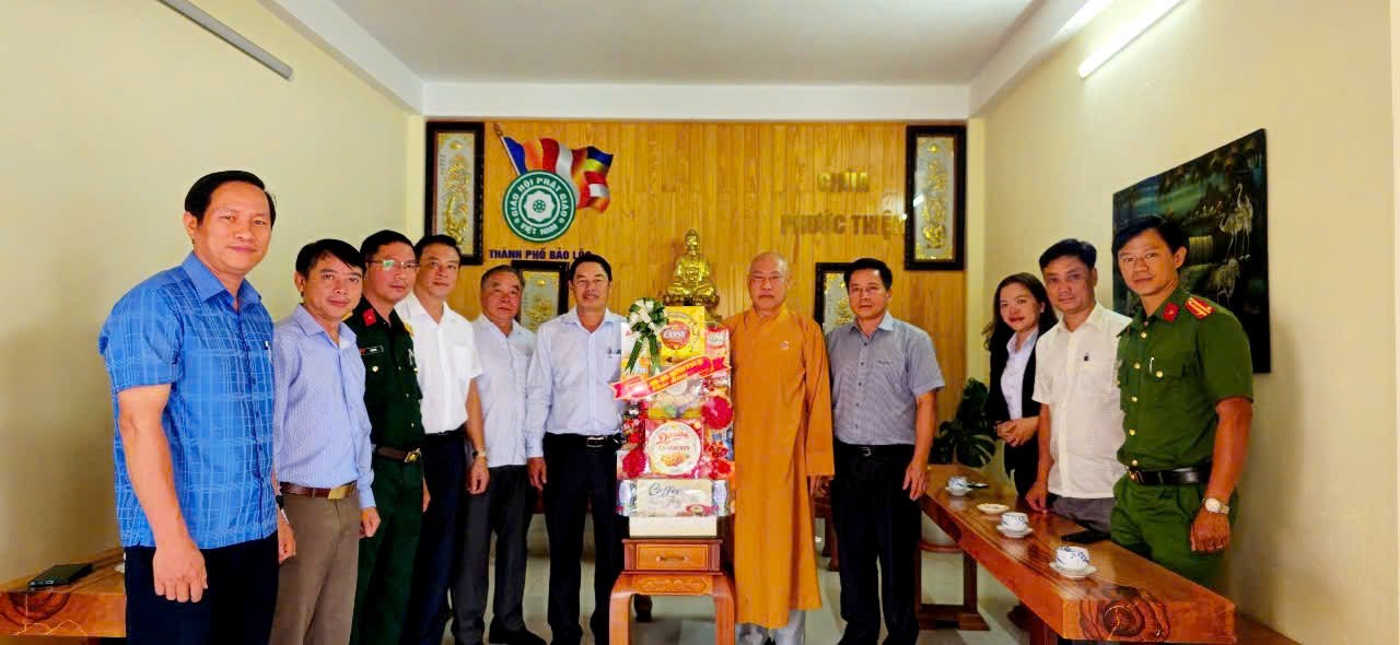 Lâm Đồng: Lãnh đạo thành phố Bảo Lộc thăm và tặng quà các cơ sở Phật giáo nhân dịp Lễ Phật đản năm 2025 - Phật lịch 2569