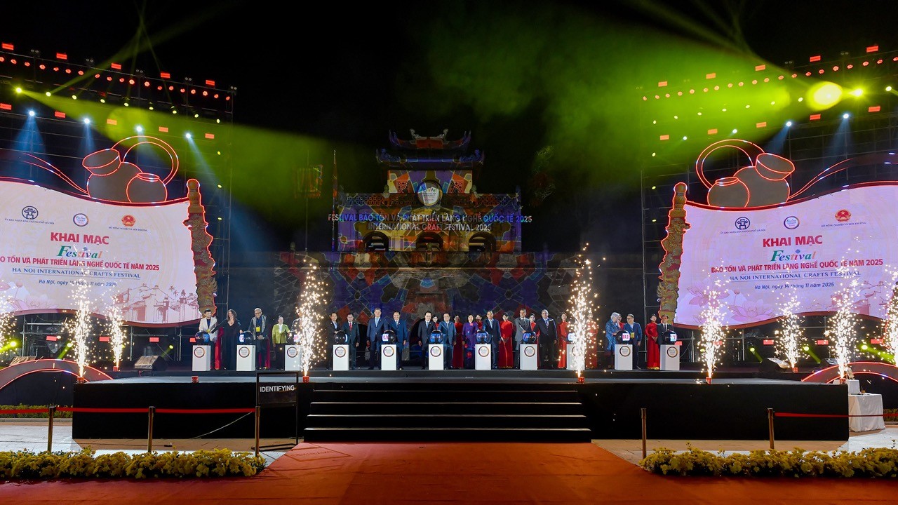 PHOTO: Khai mạc Festival Bảo tồn và Phát triển Làng nghề Quốc tế năm 2025