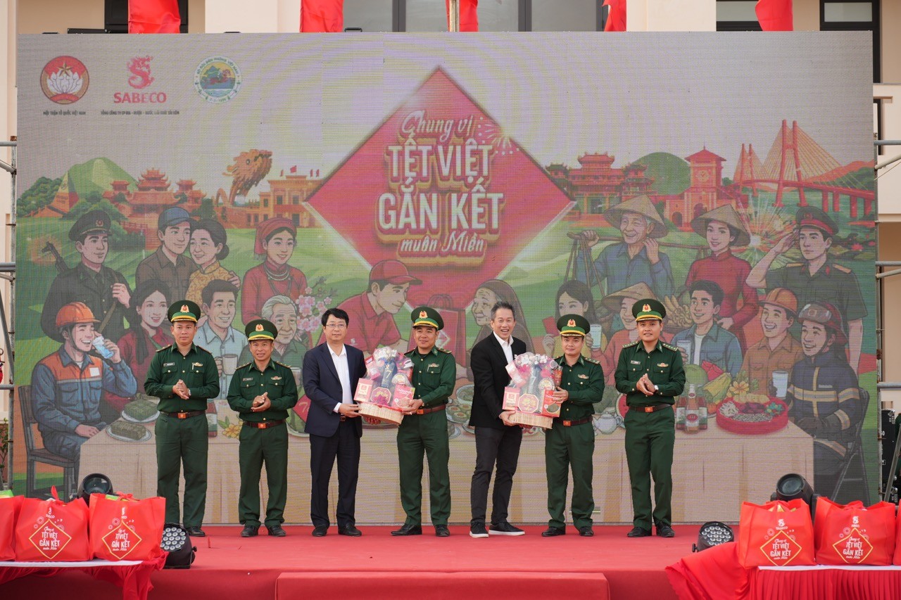 SABECO tôn vinh văn hóa Việt qua chiến dịch "Chung vị Tết Việt – Gắn kết muôn miền", góp phần kết nối cộng đồng và mang Tết đến gần hơn với người dân địa phương.”