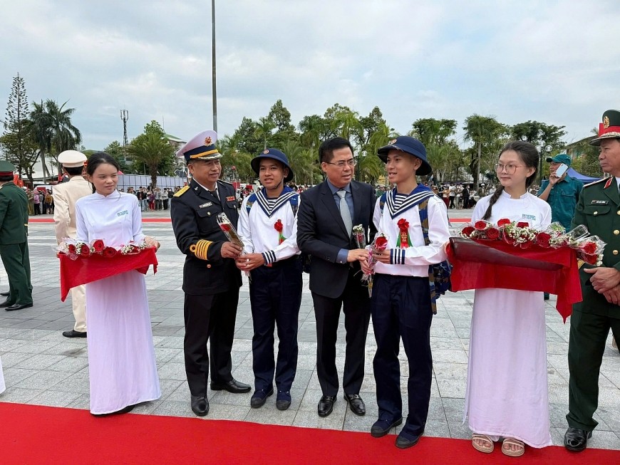 Vùng 3 Hải quân tiếp nhận chiến sĩ mới trang trọng, an toàn tuyệt đối