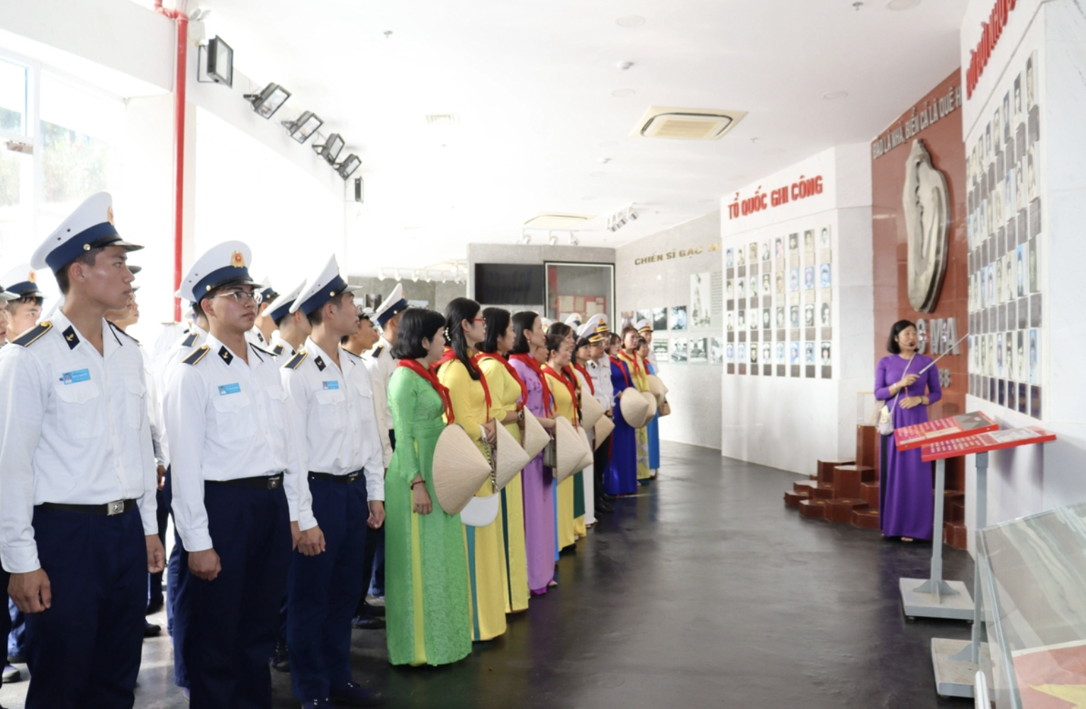 Học viện Hải quân dâng hương tưởng nhớ các Liệt sĩ Gạc Ma