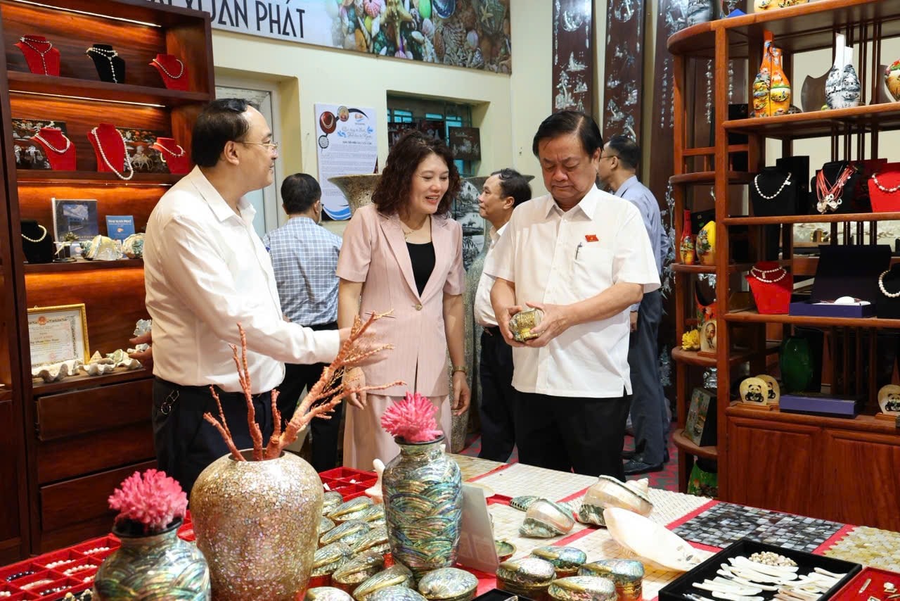 Khơi dậy “hồn cốt” làng nghề, lan tỏa giá trị văn hóa truyền thống