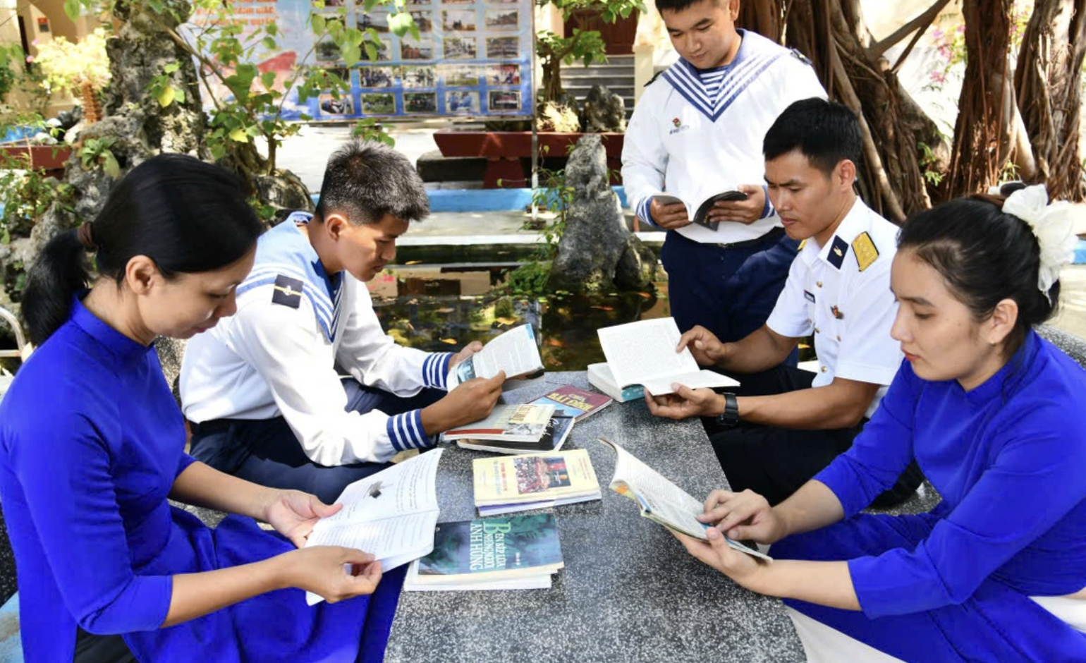 Văn hóa đọc - nét đẹp trầm lắng vẫn lan tỏa nơi đầu sóng Trường Sa