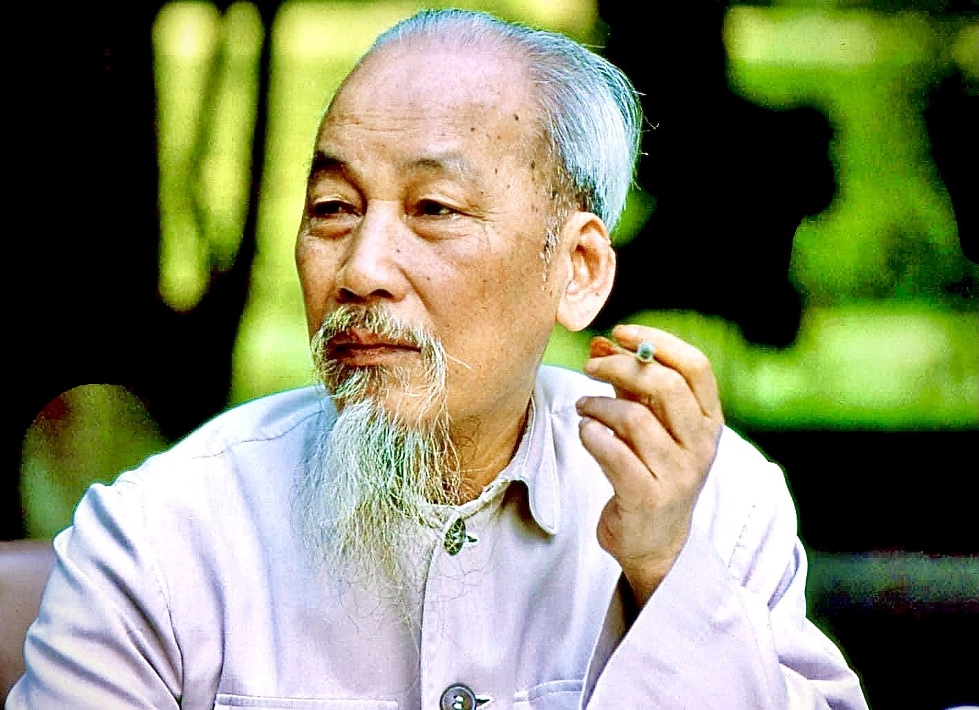 Hồ Chí Minh ngôi sao sáng mãi trên bầu trời Việt Nam