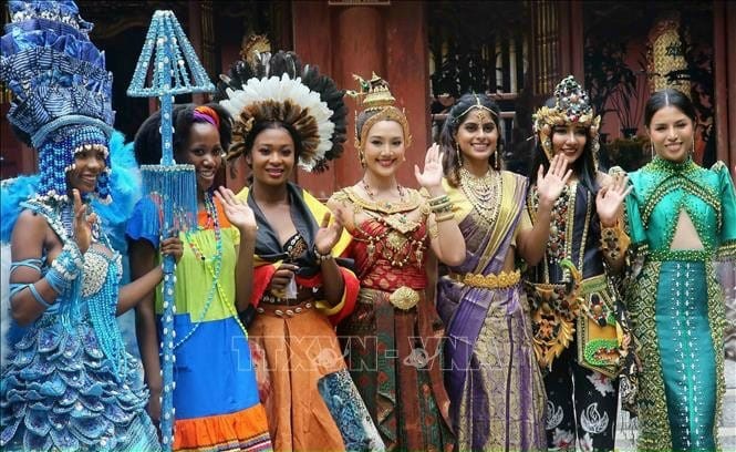 Hành trình khám phá làng gốm Bát tràng của các Hoa hậu Du lịch Thế giới 2022