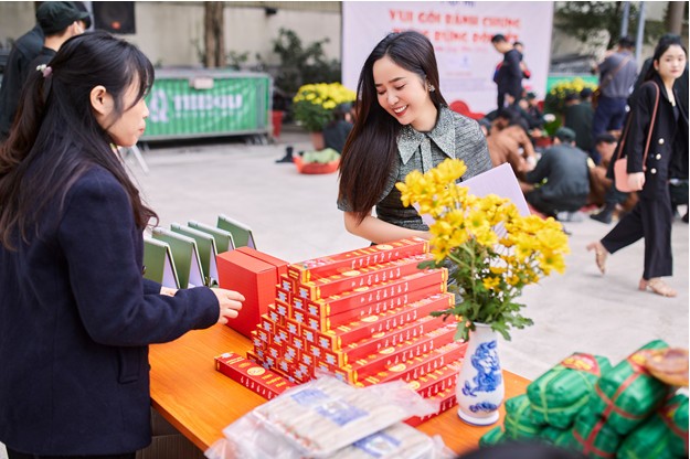CEO Phương Dư xinh đẹp rạng rỡ làm Ban giám khảo cuộc thi "Vui gói bánh chưng - tưng bừng đón Tết" chào xuân Quý Mão 2023