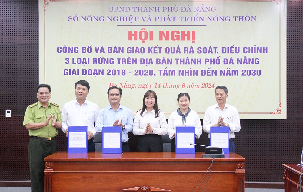 Công bố và bàn giao kết quả rà soát, điều chỉnh 3 loại rừng