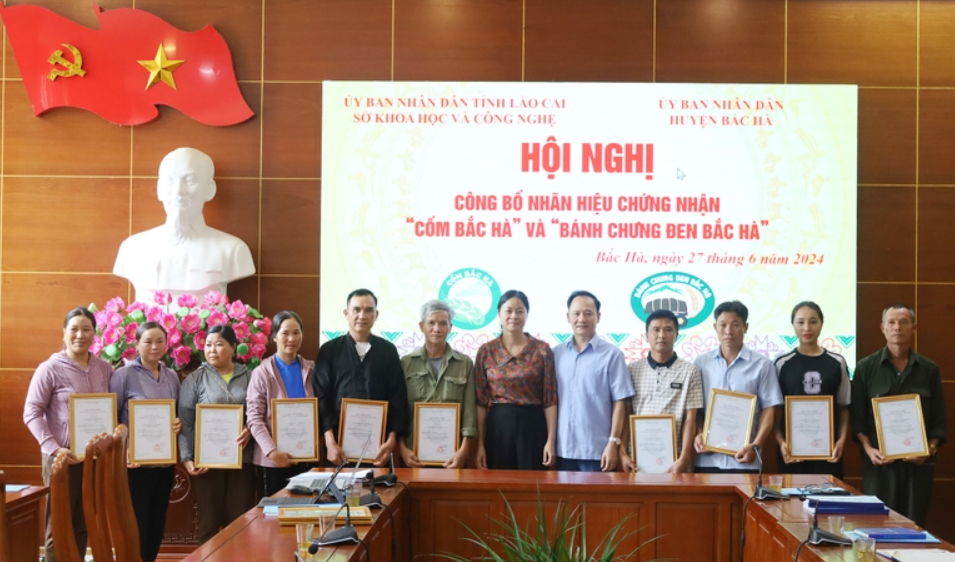Hội nghị công bố nhãn hiệu chứng nhận “Cốm Bắc Hà” và “Bánh chưng đen Bắc Hà"