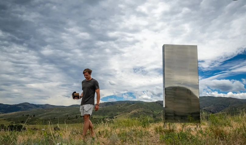 Khối trụ bí ẩn bất ngờ xuất hiện ở Colorado