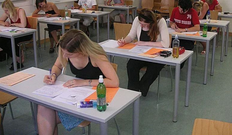 Phòng thi có ảnh hưởng tới điểm số của thí sinh không?