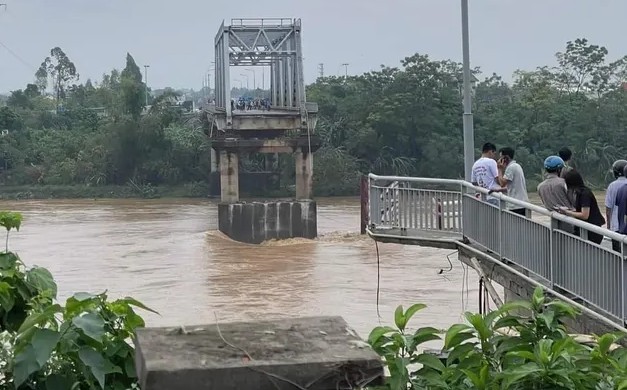 Bài học từ vụ sập cầu Phong Châu
