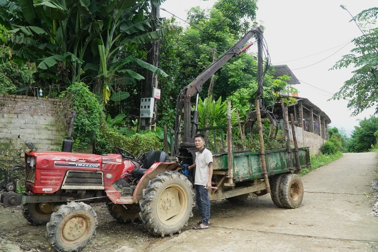 Sáng chế máy gắp gỗ của nông dân 9X