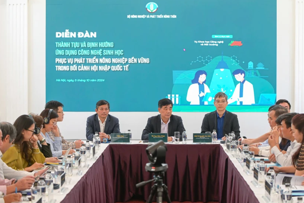 Hoàn thiện khung pháp lý cho cây trồng chuyển gen