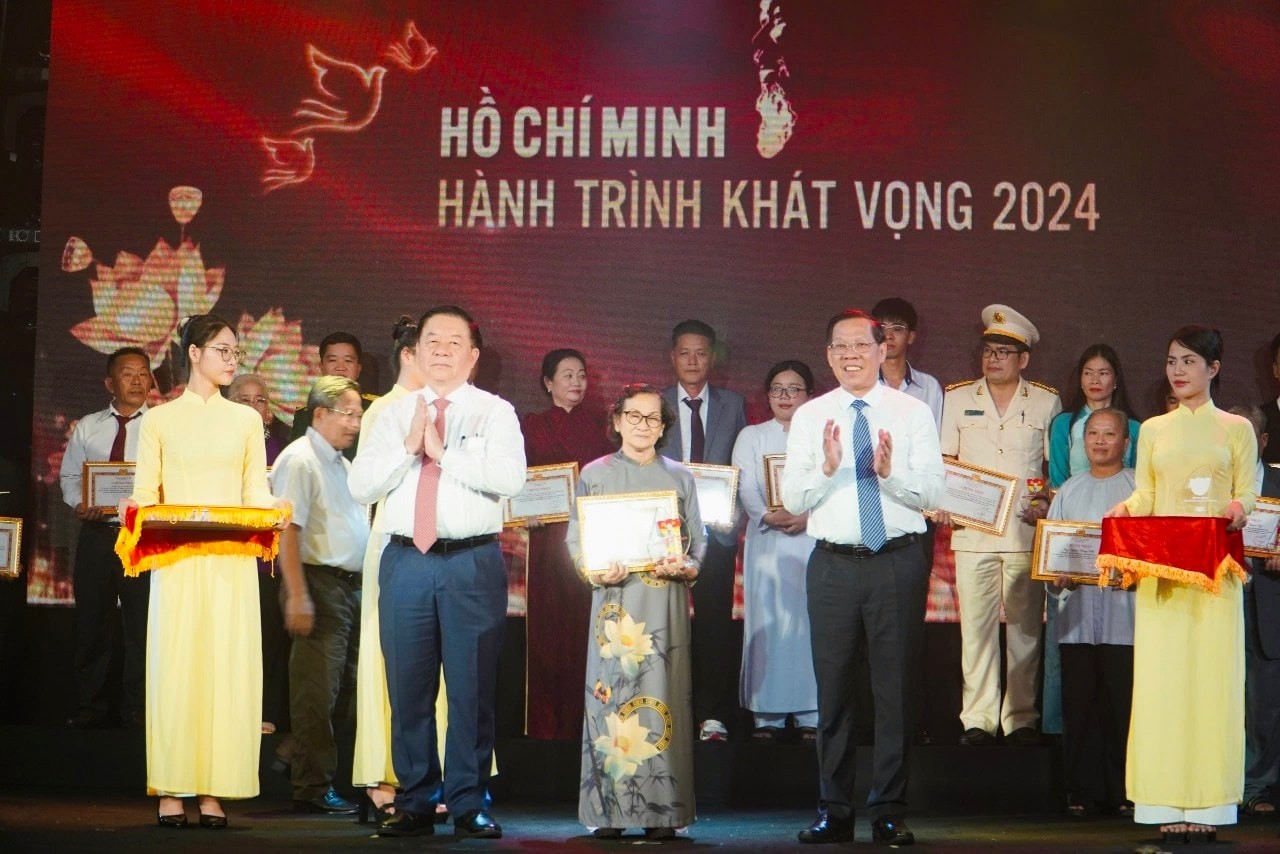 Tấm gương điển hình học tập và làm theo tư tưởng Hồ Chí Minh khu vực phía Nam
