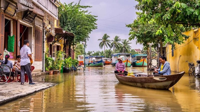 Việt Nam tăng trưởng kinh tế ấn tượng dù chịu ảnh hưởng từ bão, lũ