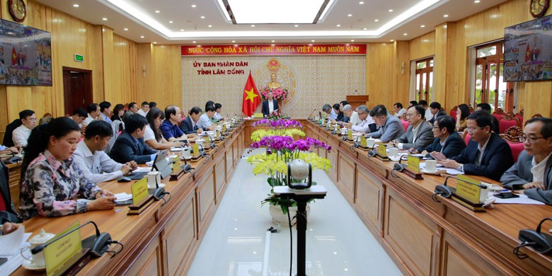 UBND tỉnh họp đánh giá tình hình kinh tế - xã hội tháng 7 và 7 tháng đầu năm