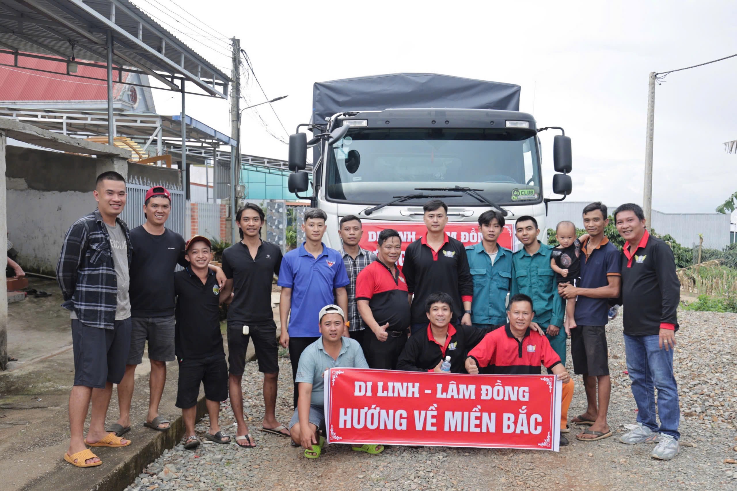 Sức trẻ Di Linh quyên góp hỗ trợ đồng bào bị bão lũ các tỉnh phía Bắc