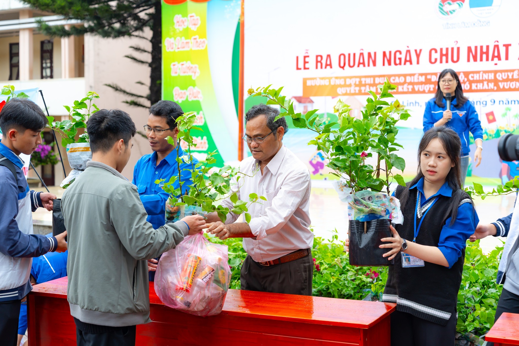 Huyện Di Linh ra quân “Ngày Chủ nhật Xanh” lần thứ 4 năm 2024 với nhiều hoạt động ý nghĩa