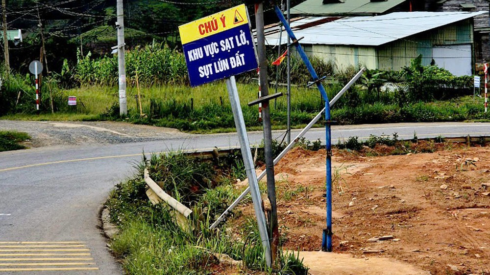 Lâm Đồng: Cần quan tâm đầu tư phòng tránh sạt trượt đường giao thông