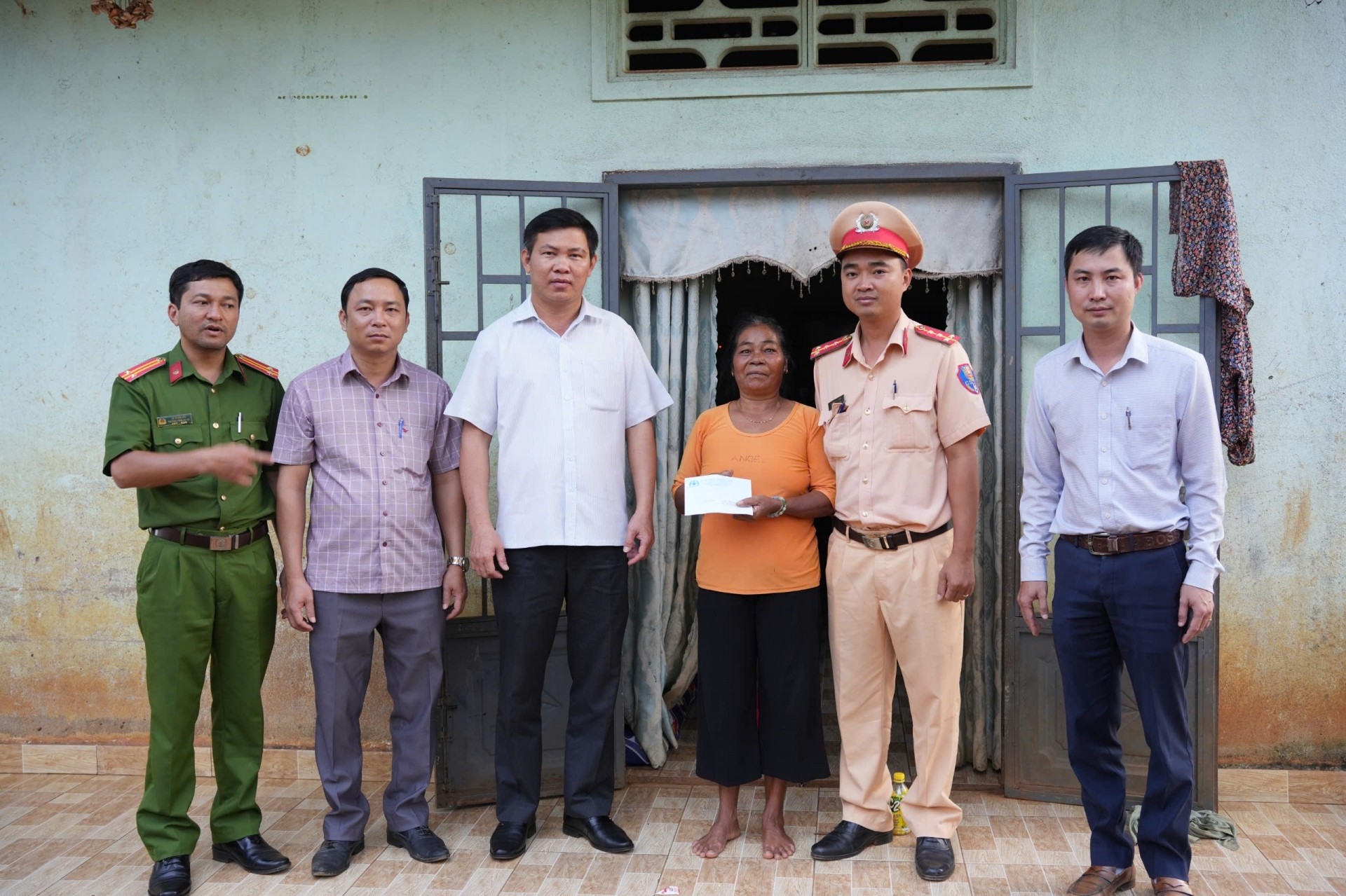 Lâm Đồng: Ban ATGT huyện Di Linh thăm, động viên các gia đình có người thân tử vong vì tai nạn giao thông