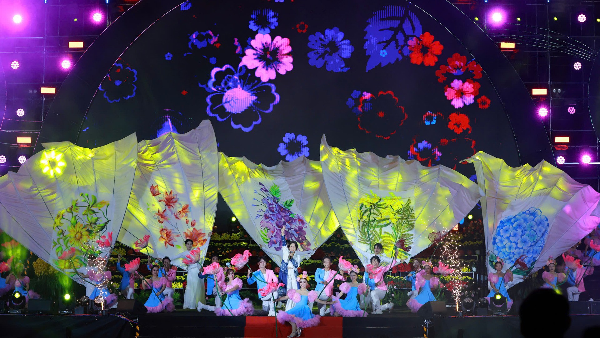 Lâm Đồng: Lễ bế mạc Festival Hoa Đà Lạt lần thứ X và Chương trình nghệ thuật Chào năm mới 2025