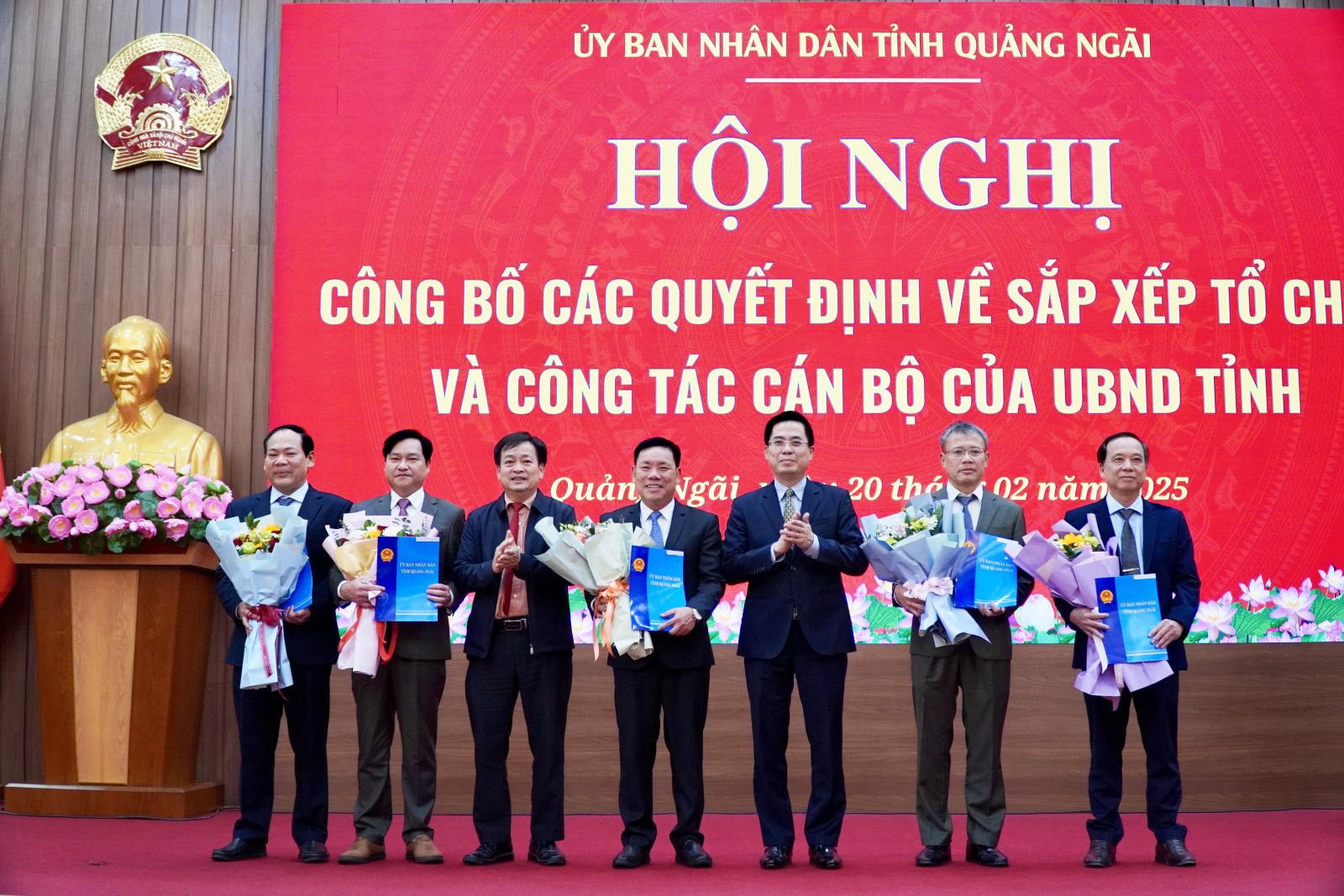 Quảng Ngãi: Công bố các Quyết định về sắp xếp tổ chức và công tác cán bộ
