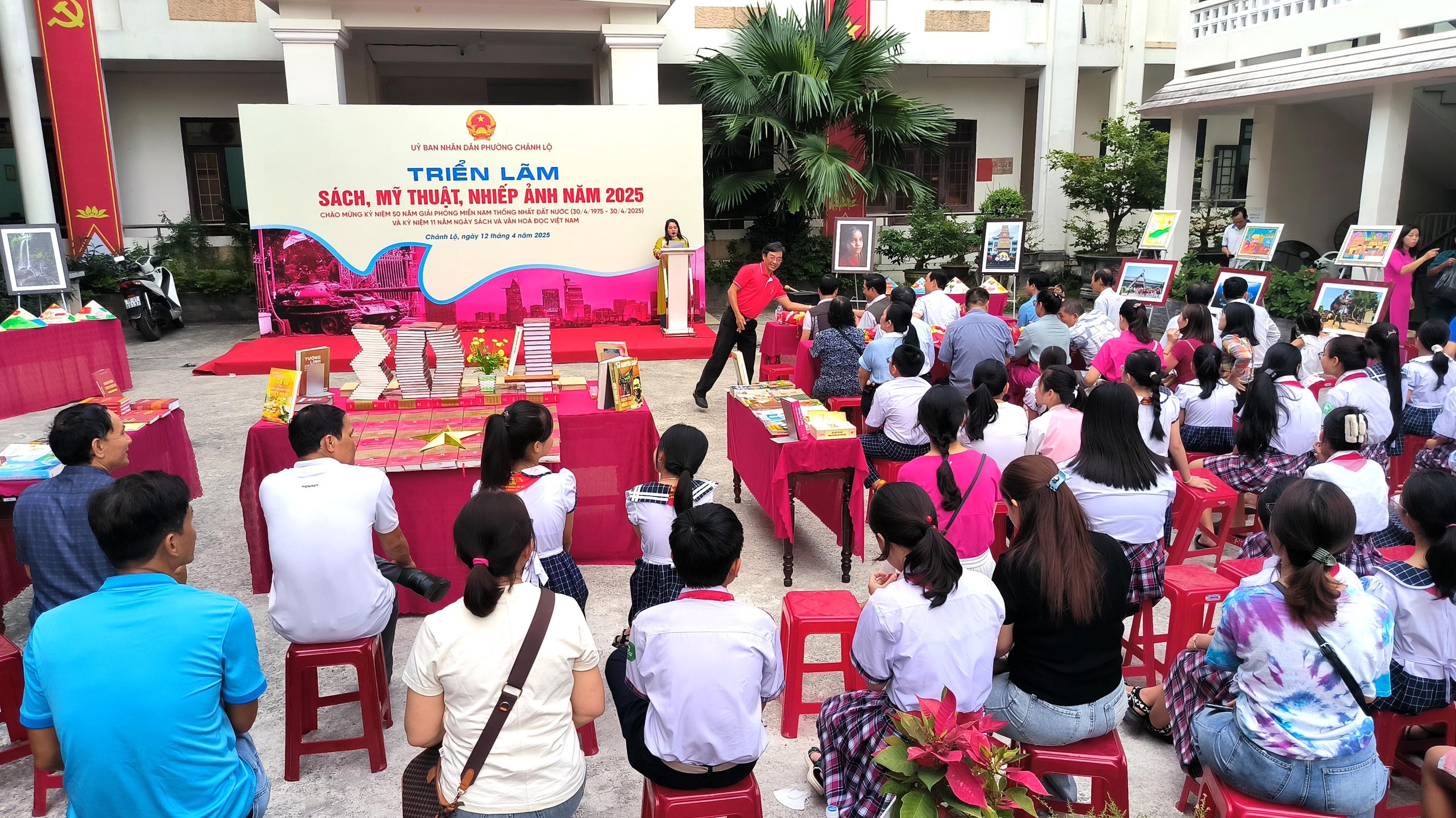Quảng Ngãi: Khai mạc Triển lãm Nhiếp ảnh, Mỹ thuật và Giới thiệu Sách