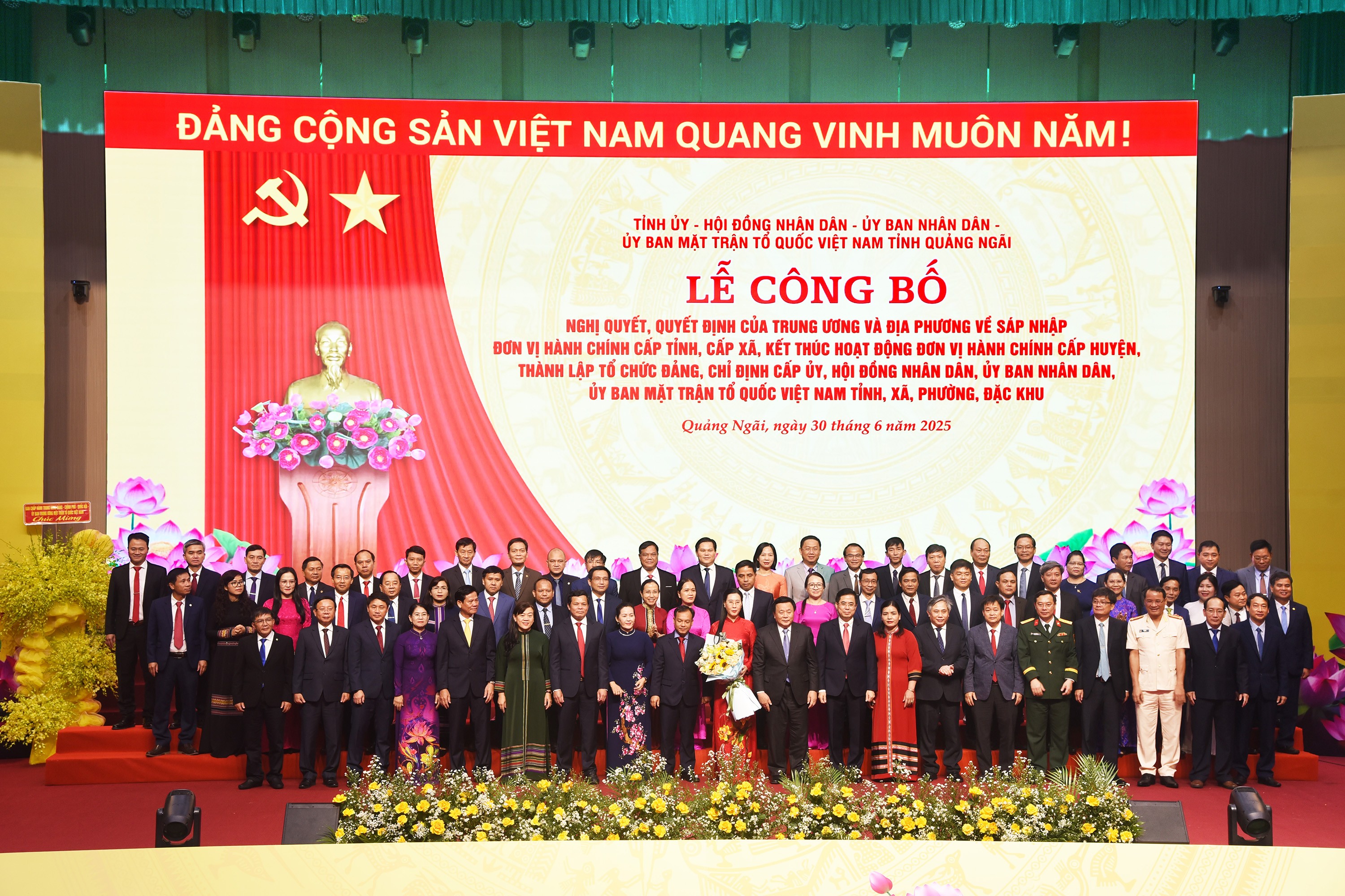 dsc-6669-ra-mat-bch-dang-bo-tinh-quang-ngai-1751271404.jpg